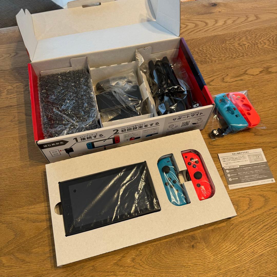Nintendo Switch 本体　Joy-Con カバー付き