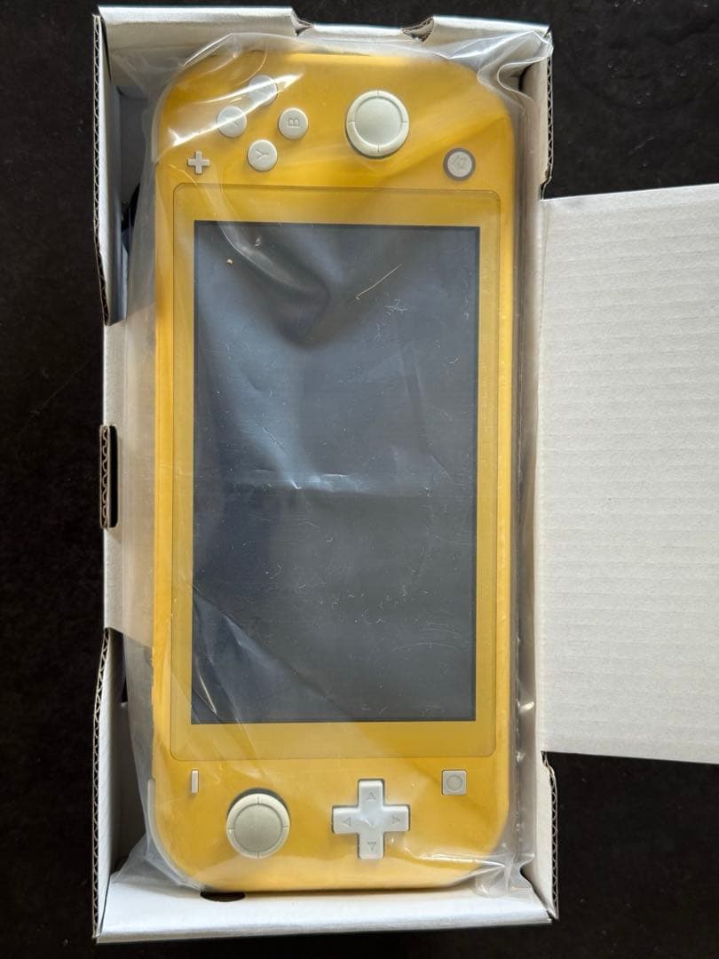 早い者勝ち！美品　初期化済みNintendo Switch Lite イエロー