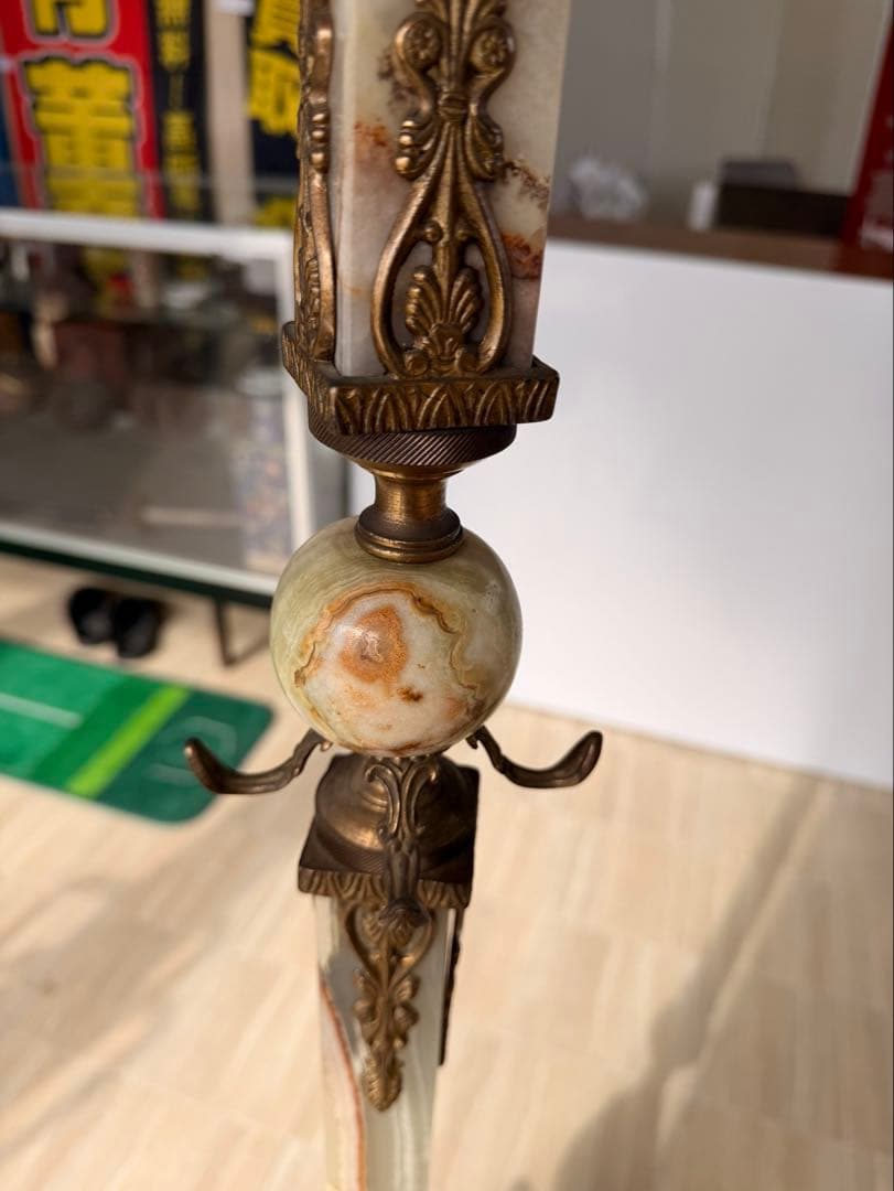 装飾的コートハンガー