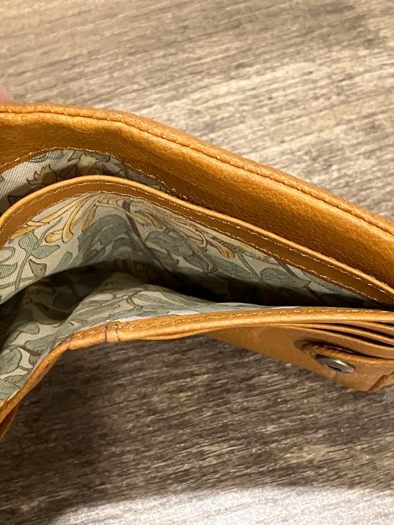 Dakota ダコタ　バイブリー　小銭入れ付き　二つ折り財布 ブラウン