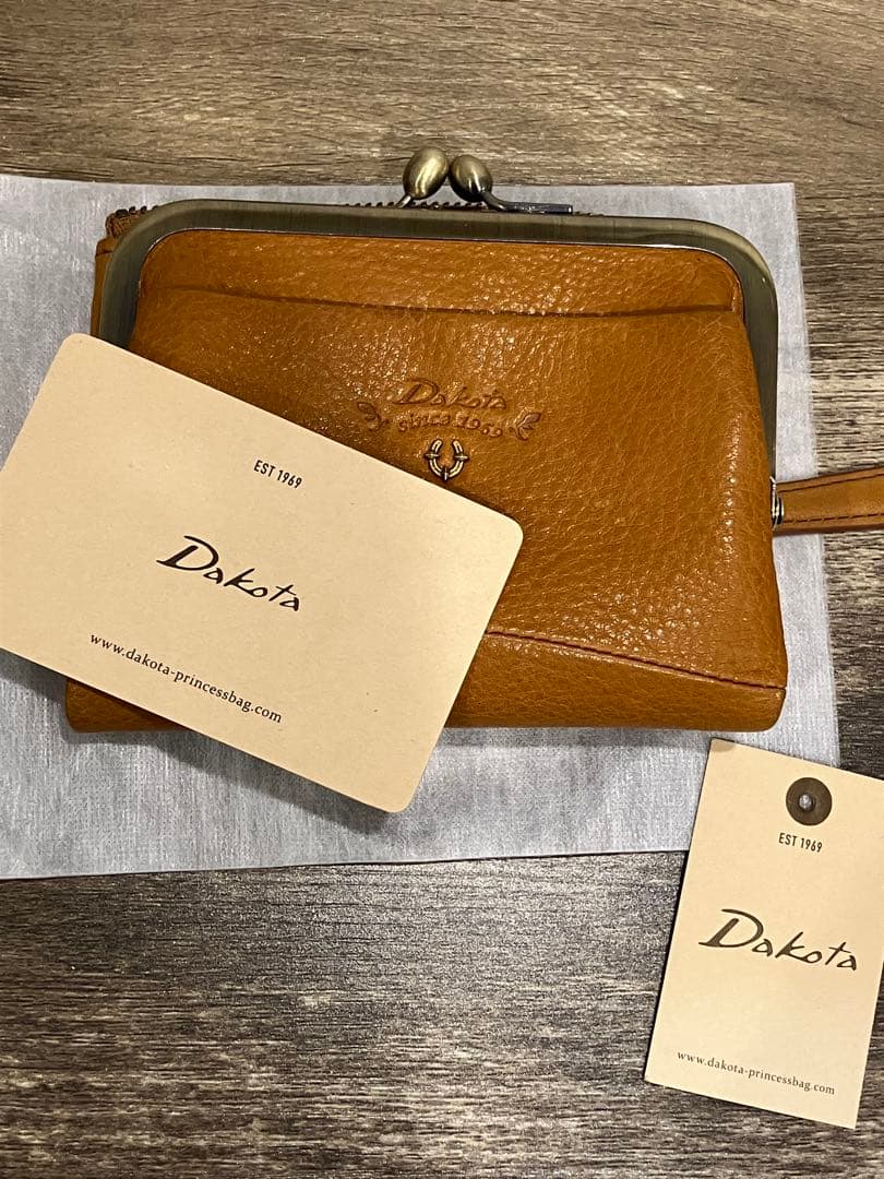 Dakota ダコタ　バイブリー　小銭入れ付き　二つ折り財布 ブラウン