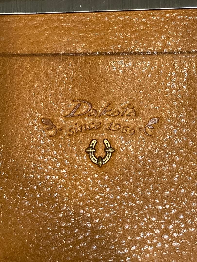 Dakota ダコタ　バイブリー　小銭入れ付き　二つ折り財布 ブラウン