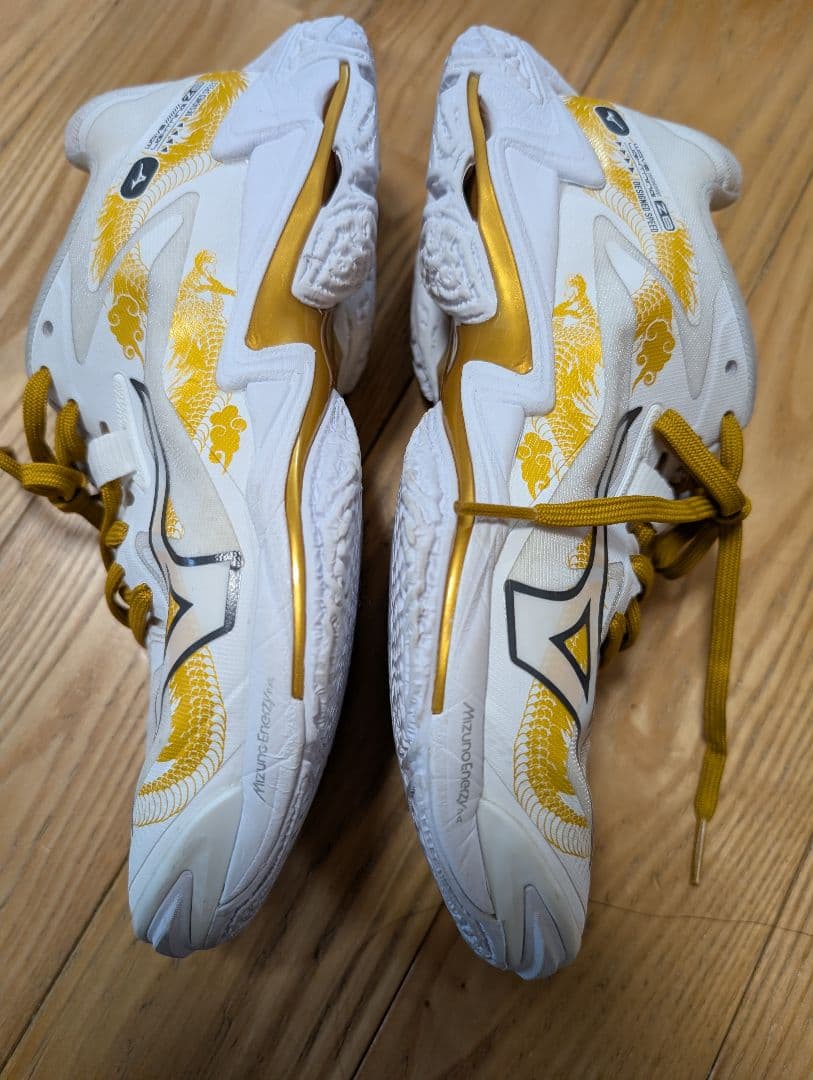 ミズノ ウエーブライトニング Z8 公式限定モデル バレーボールシューズ