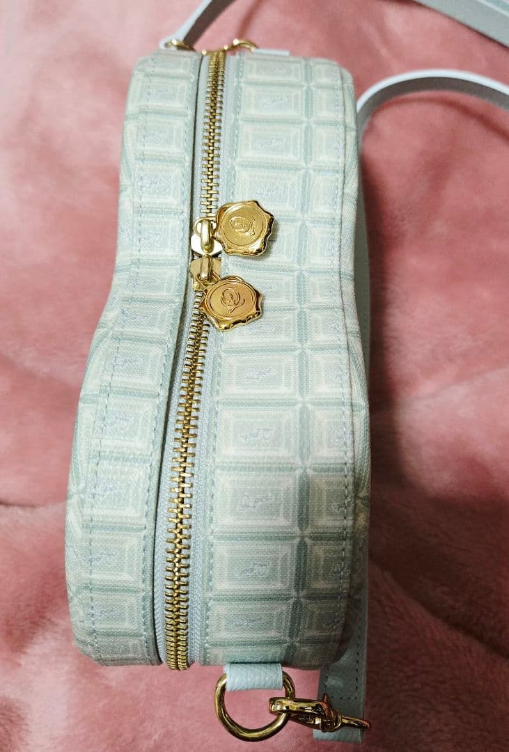 【最終価格】Q-pot. ミントチョコレート ハートクロスボディーバッグ