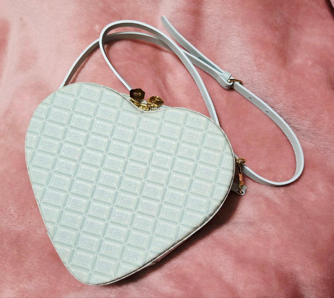 【最終価格】Q-pot. ミントチョコレート ハートクロスボディーバッグ