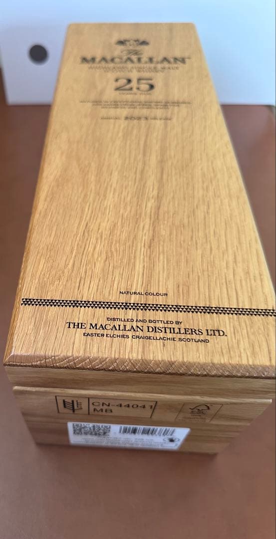 The Macallan25年ハイランドシングルモルトウイスキー空き瓶空き箱１つ