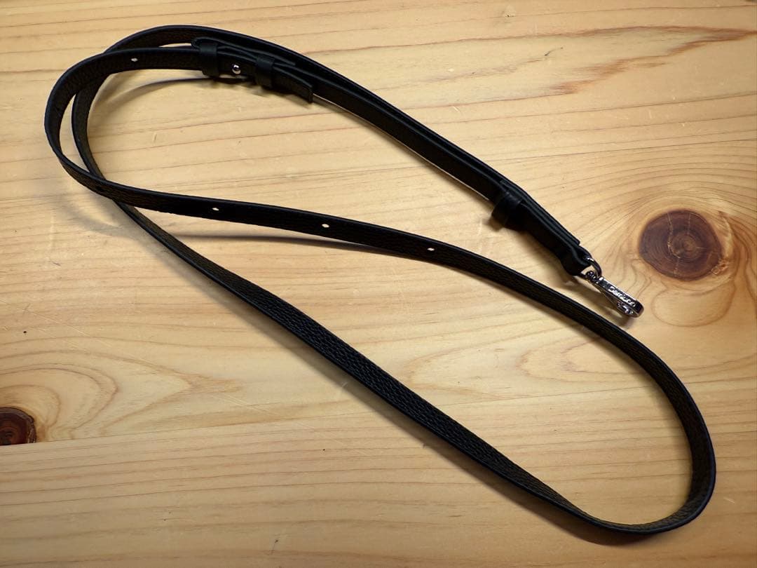 【未使用】Demiu iPhone15Pro向けカード入れつきケース＋ストラップ