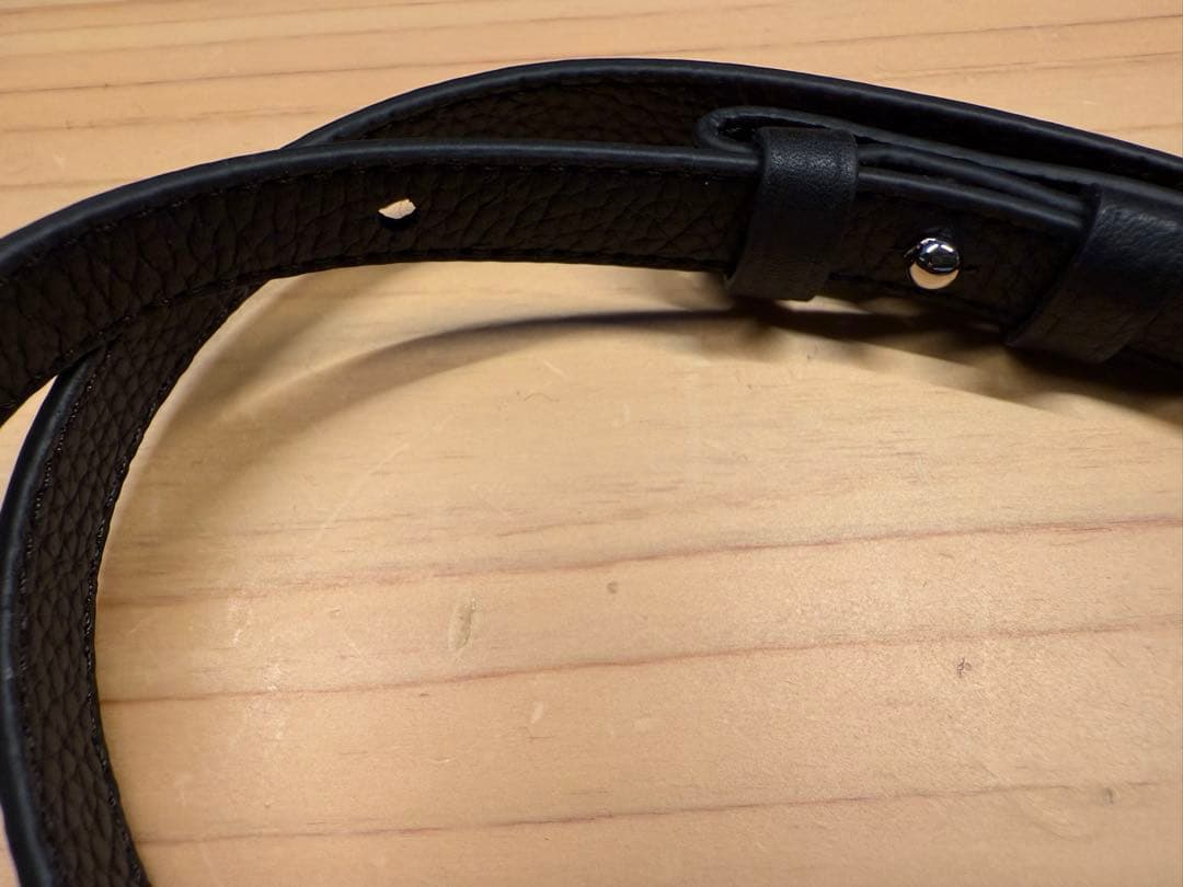 【未使用】Demiu iPhone15Pro向けカード入れつきケース＋ストラップ