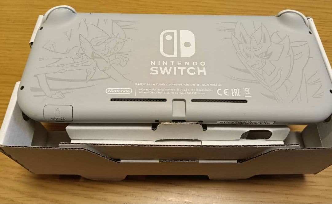 Nintendo Switch Lite本体 ポケモンデザイン　ザシアンマゼンダ