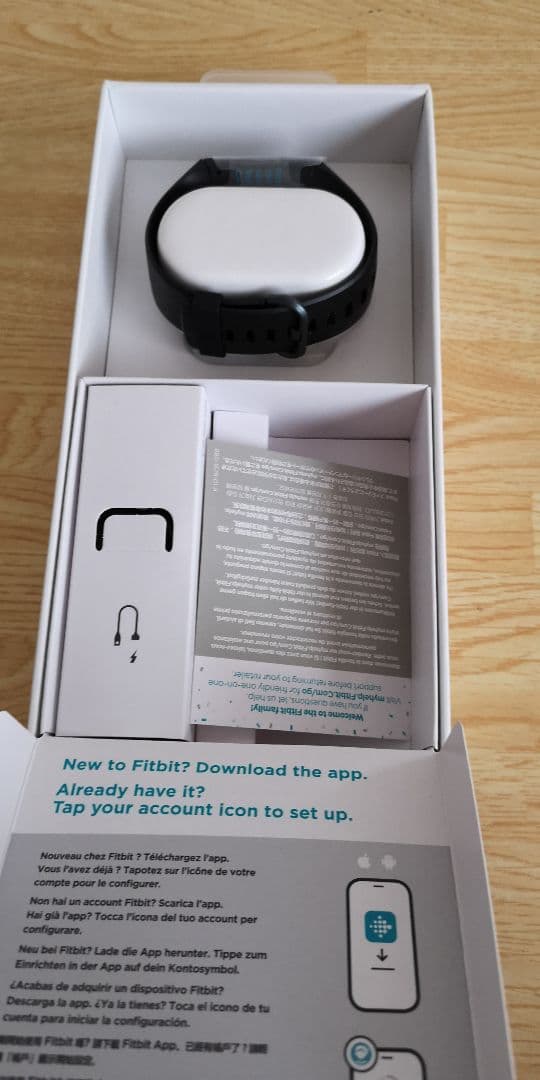 Fitbit Charge4 GPS搭載フィットネストラッカー