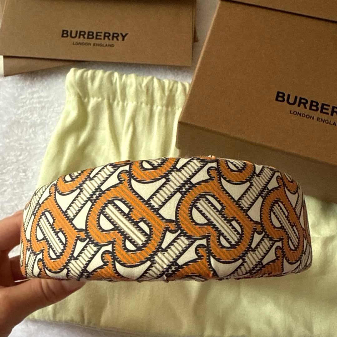 【最終値下げ】BURBERRY カチューシャ　モノグラム オレンジ 白