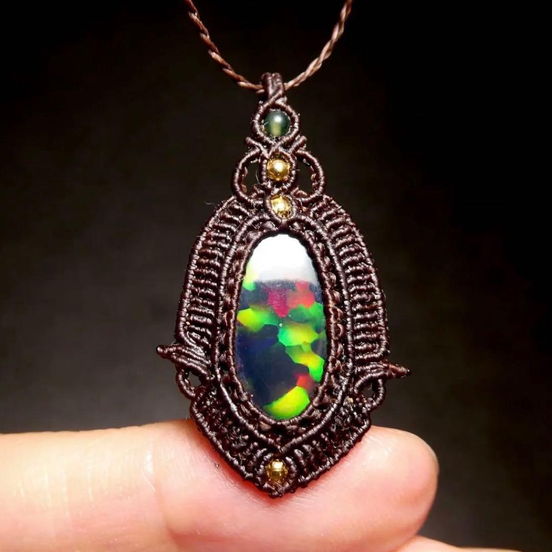 大粒ブラックオパールのマクラメネックレス