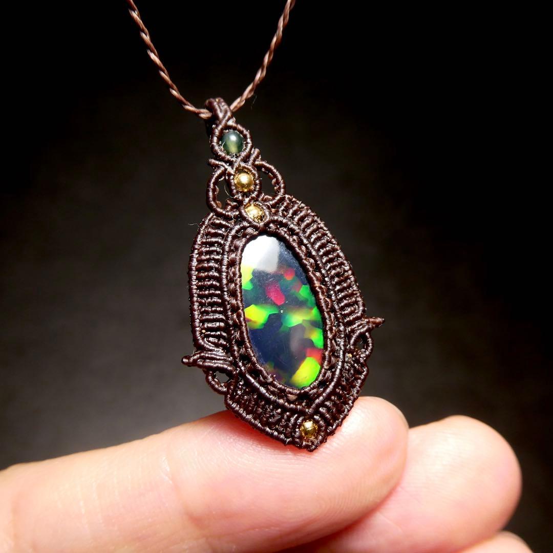 大粒ブラックオパールのマクラメネックレス