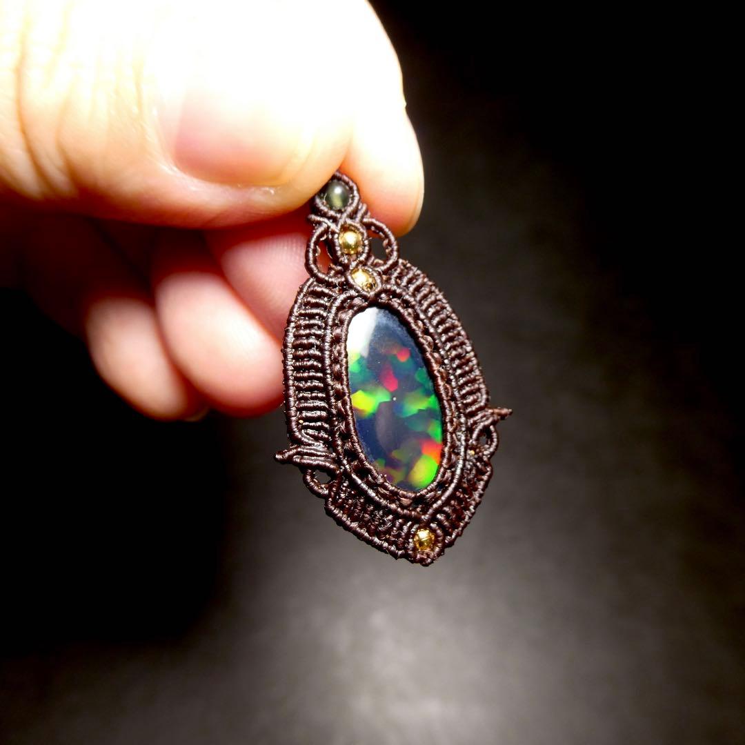 大粒ブラックオパールのマクラメネックレス