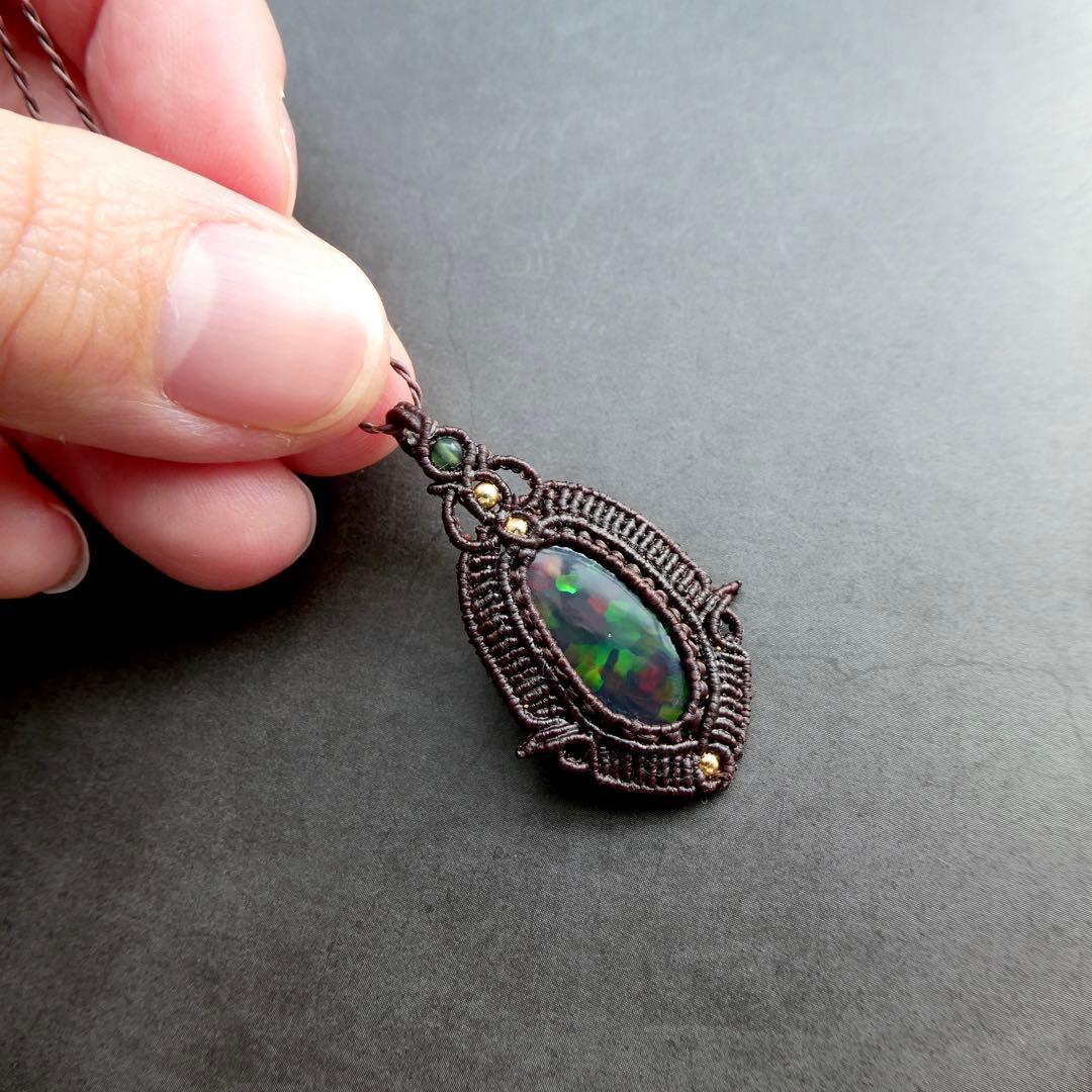 大粒ブラックオパールのマクラメネックレス