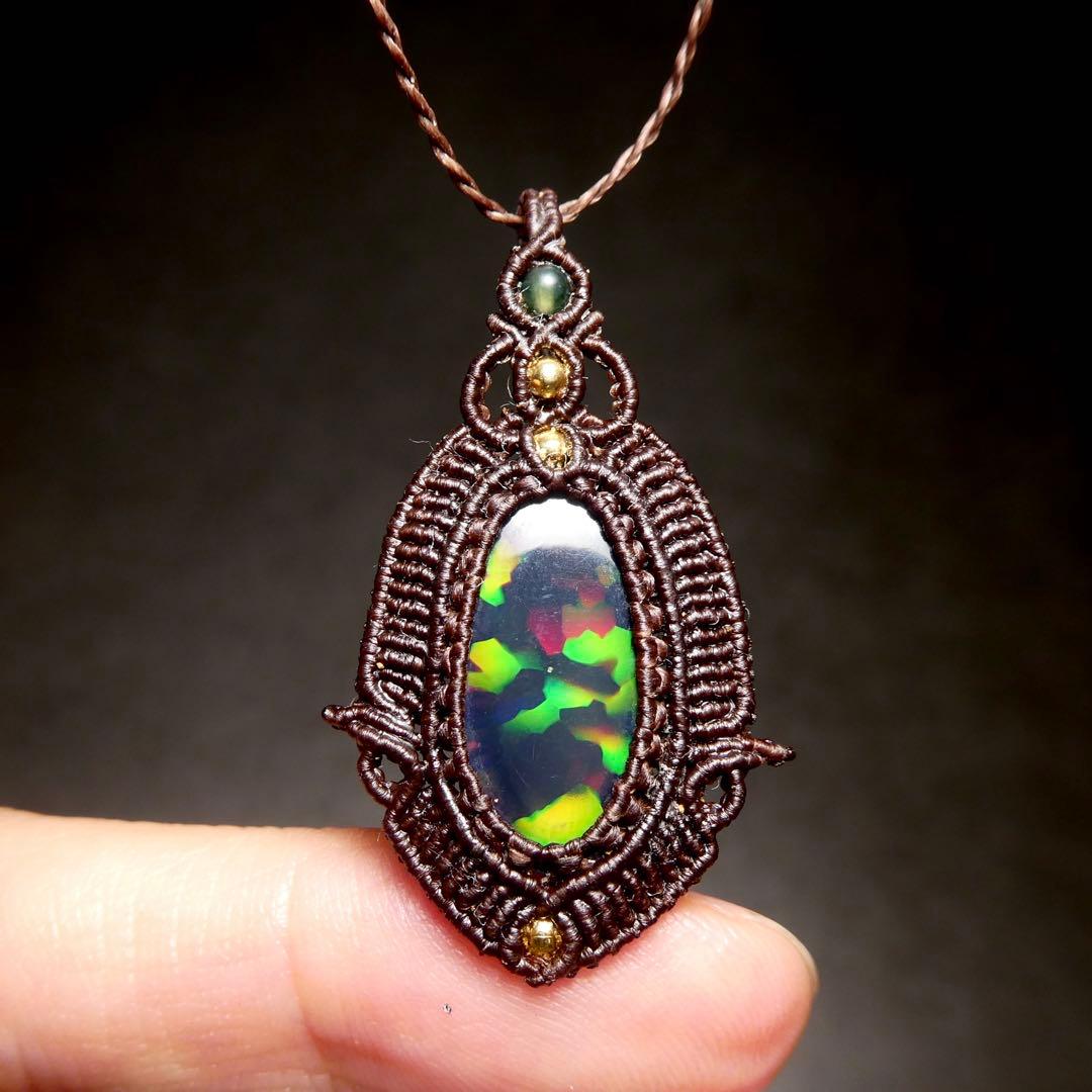 大粒ブラックオパールのマクラメネックレス