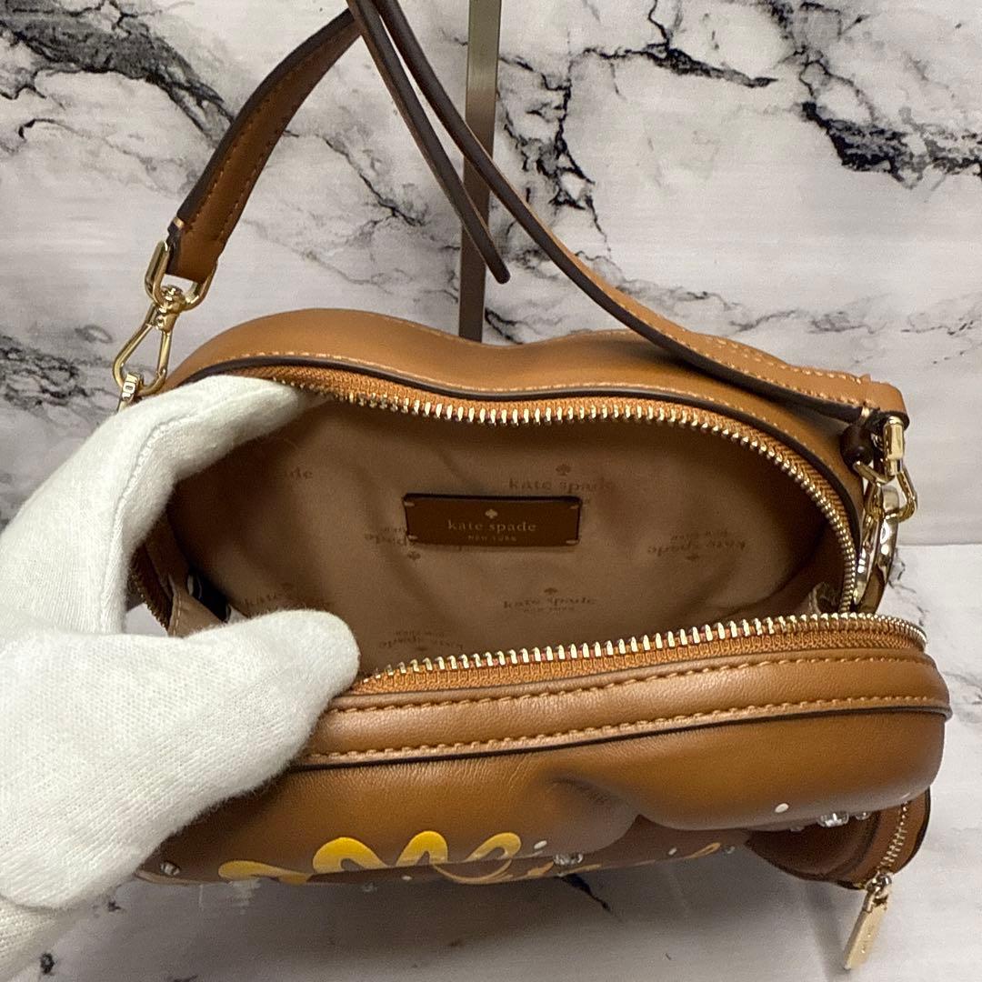 (未使用品)大人気、ケイトスペード、アップル 3D プレッツェル クロスボディ