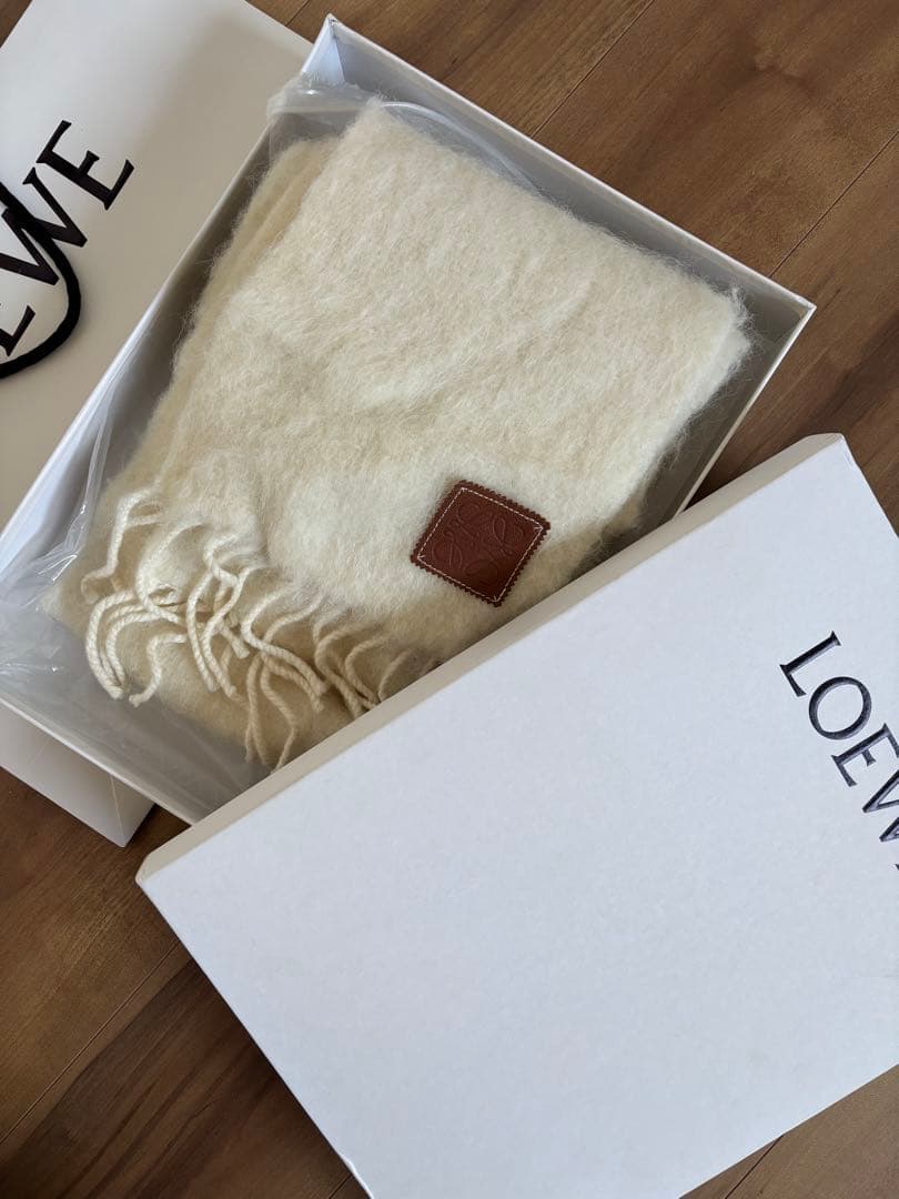 【最終お値下げ中12/16】ロエベ　スカーフ　ロエベマフラー　アイボリー　美品