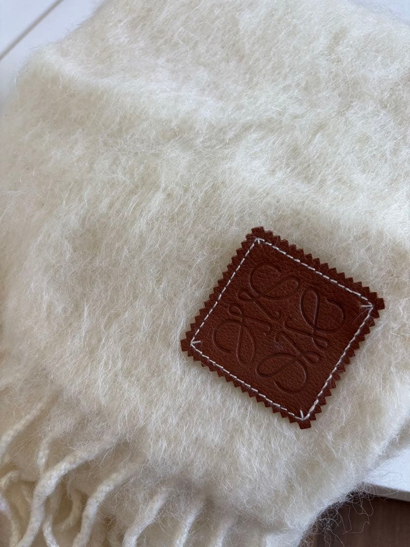 【最終お値下げ中12/16】ロエベ　スカーフ　ロエベマフラー　アイボリー　美品