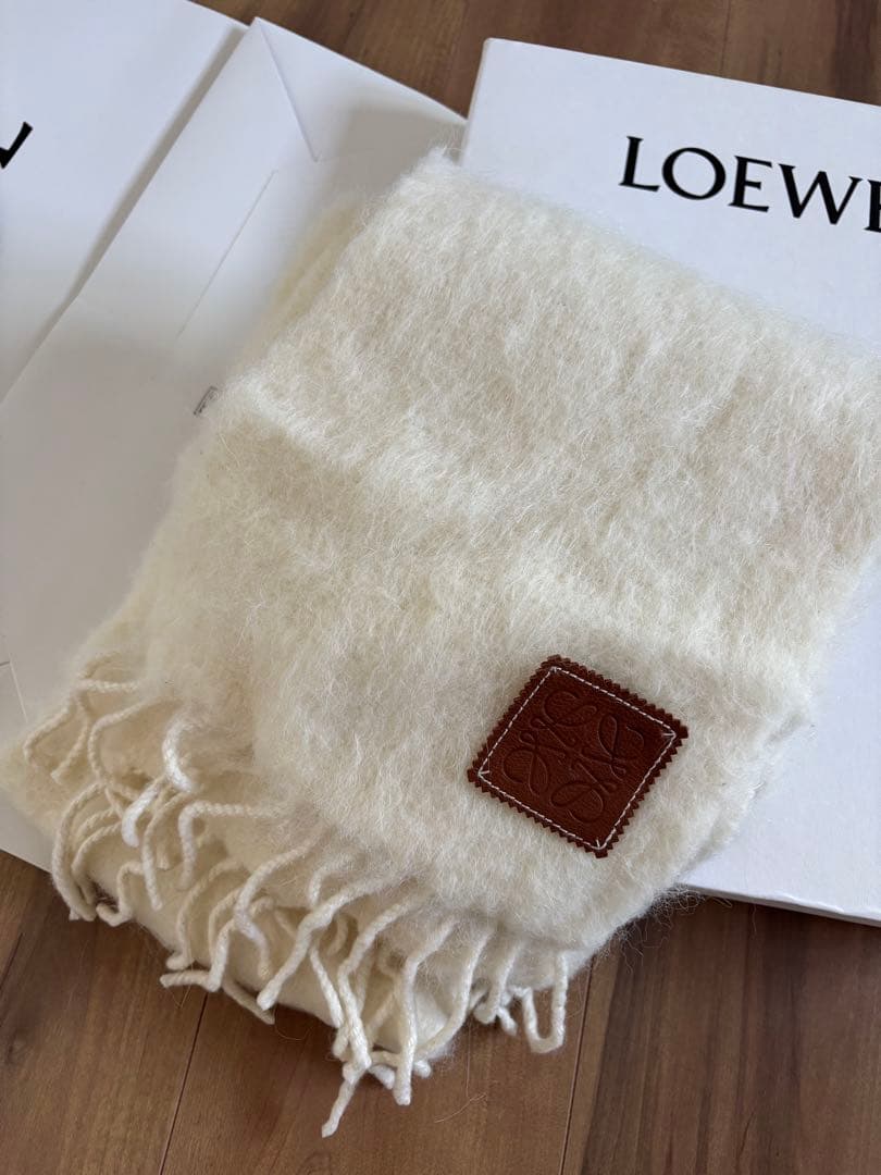 【最終お値下げ中12/16】ロエベ　スカーフ　ロエベマフラー　アイボリー　美品