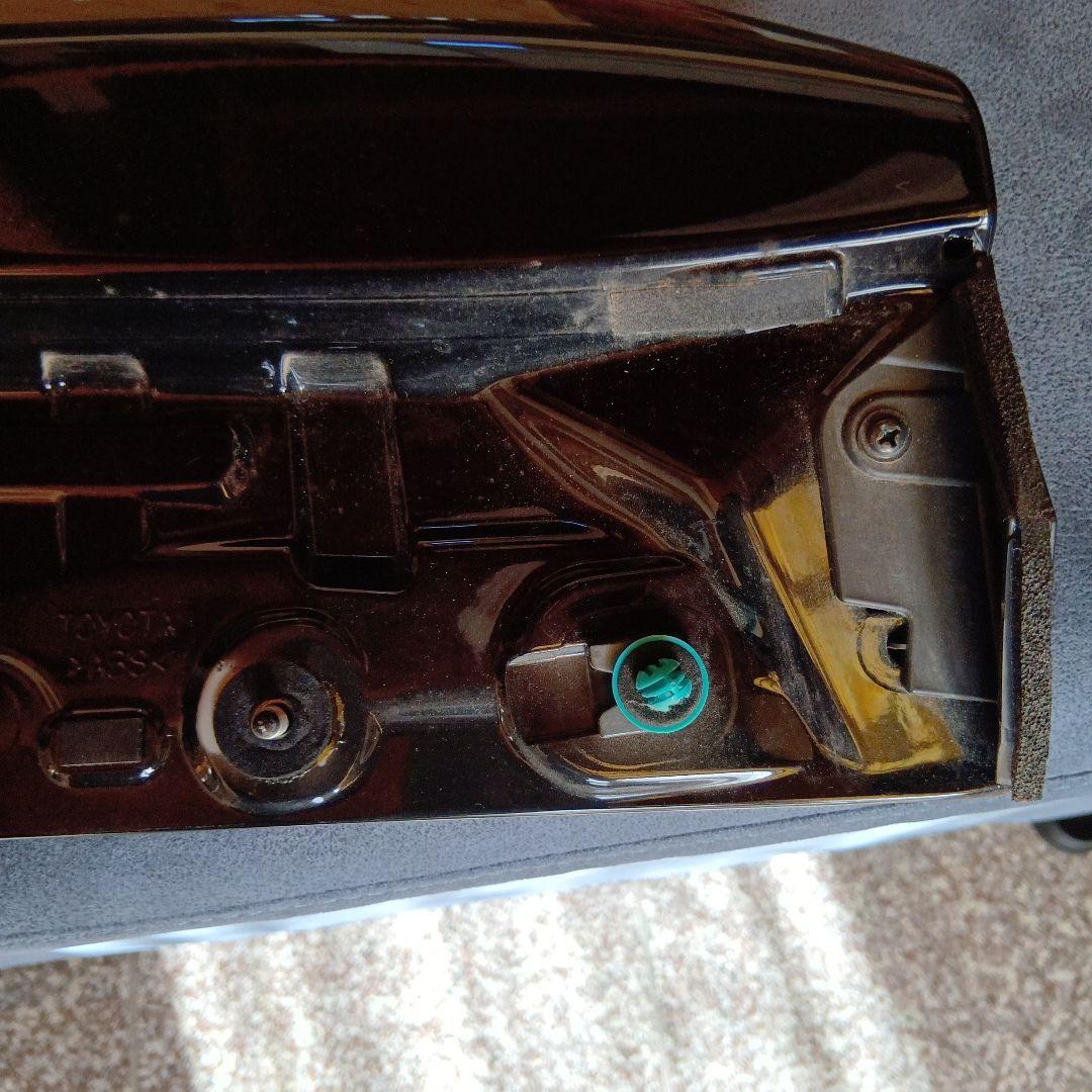 ３０プリウス 純正リアスポイラー