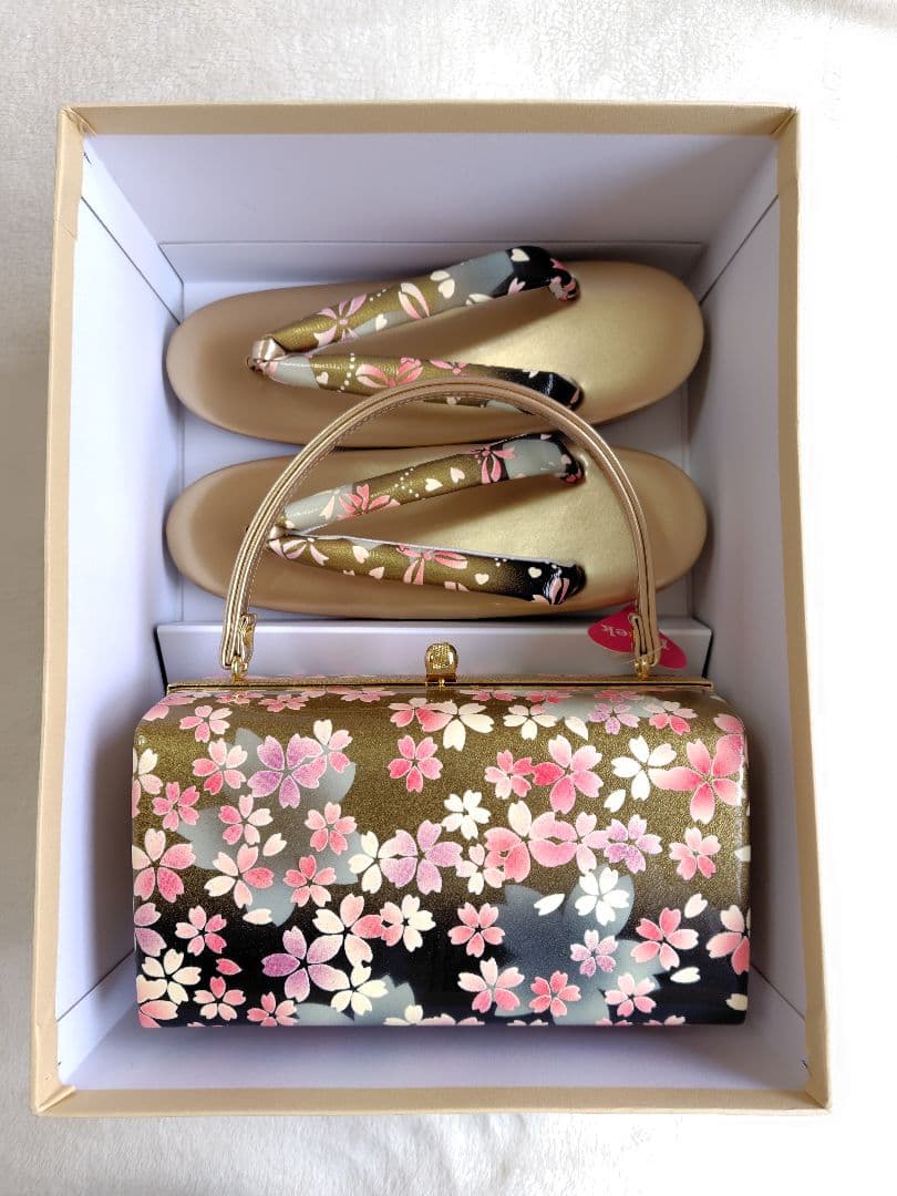 【新品未使用品】和装用バッグと草履セット（フリーサイズ）