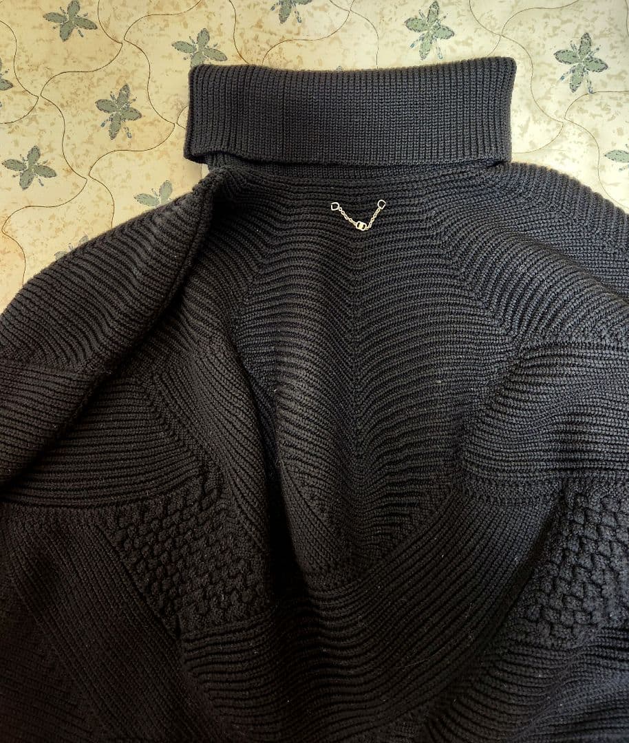 フェラガモ　ニットポンチョ