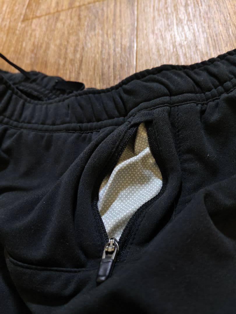 ナイキ　サーマフィット　エッセンシャルパンツ　裏起毛