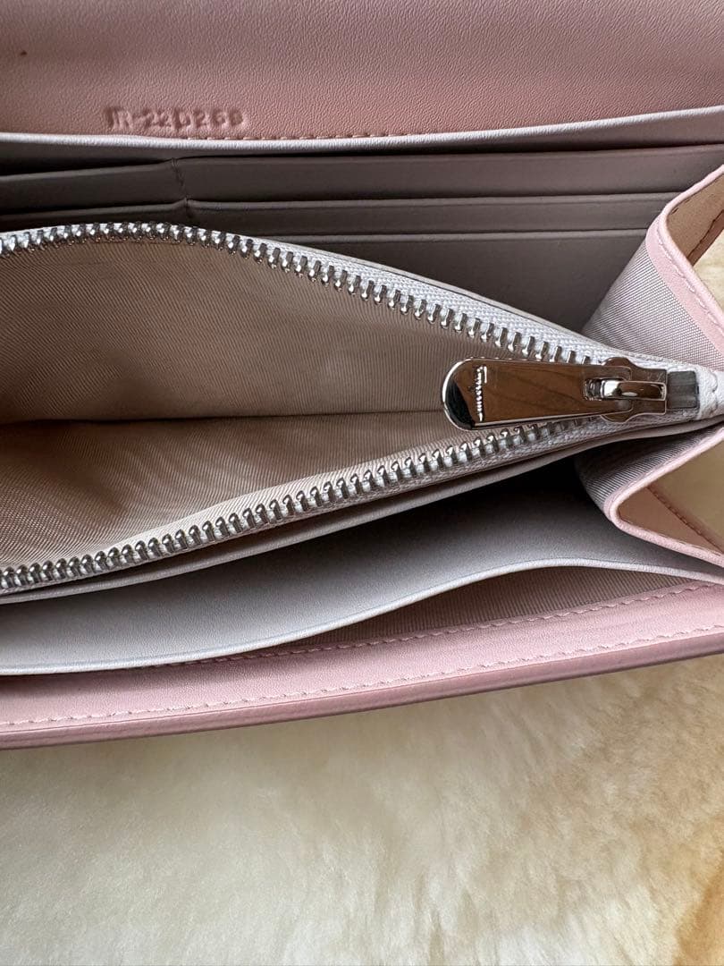 極美品✨Salvatore Ferragamo ピンク長財布