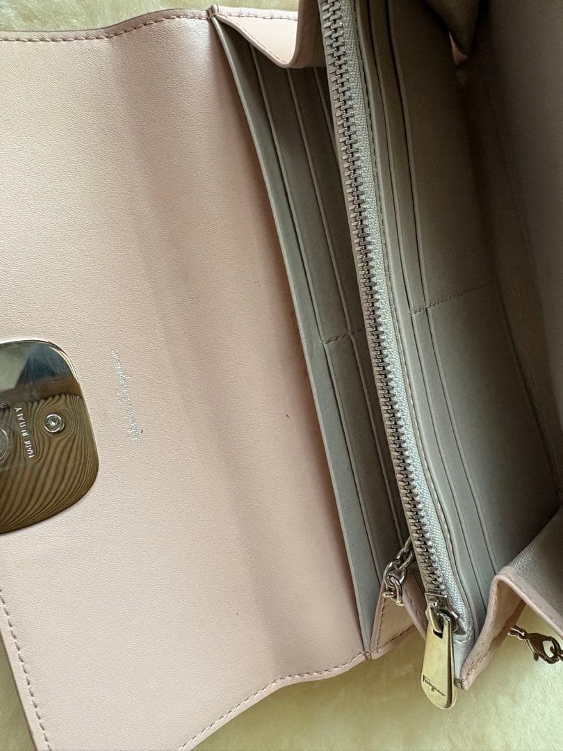 極美品✨Salvatore Ferragamo ピンク長財布