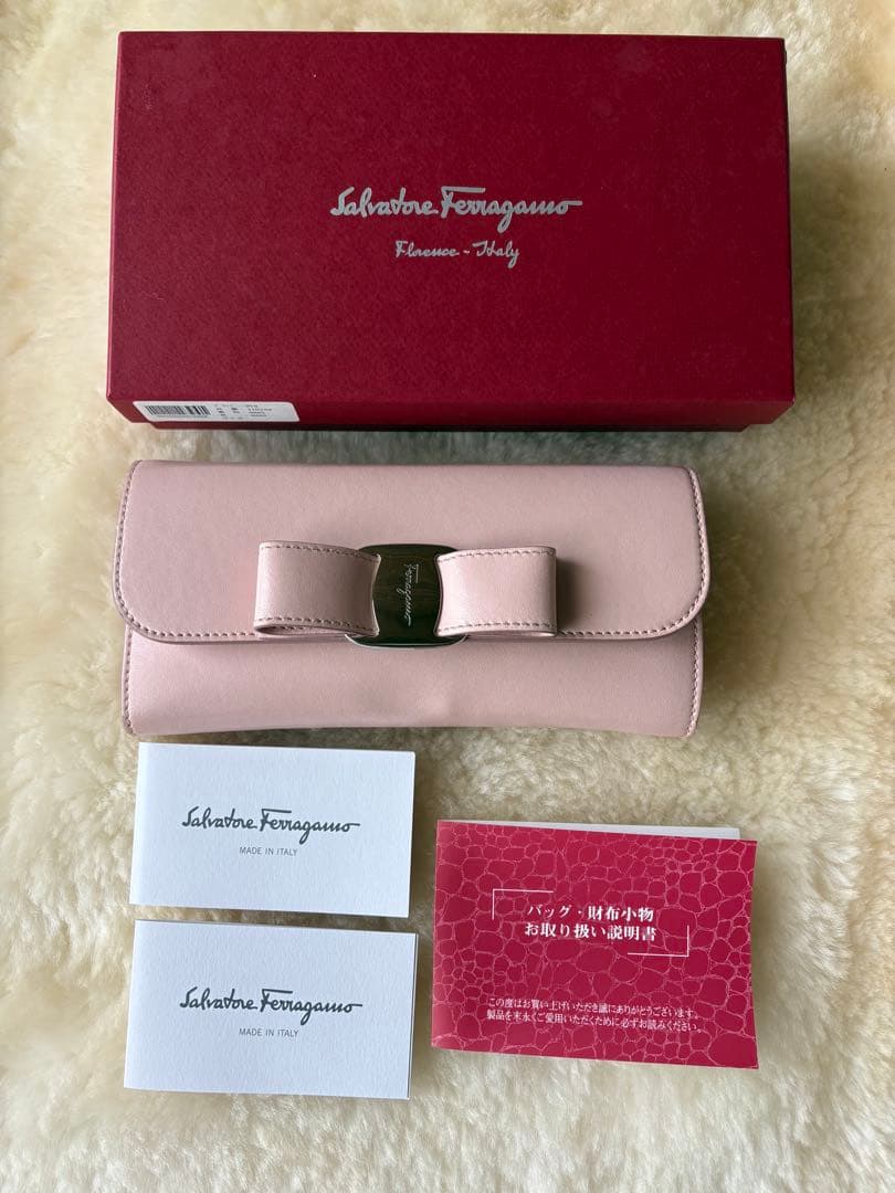 極美品✨Salvatore Ferragamo ピンク長財布