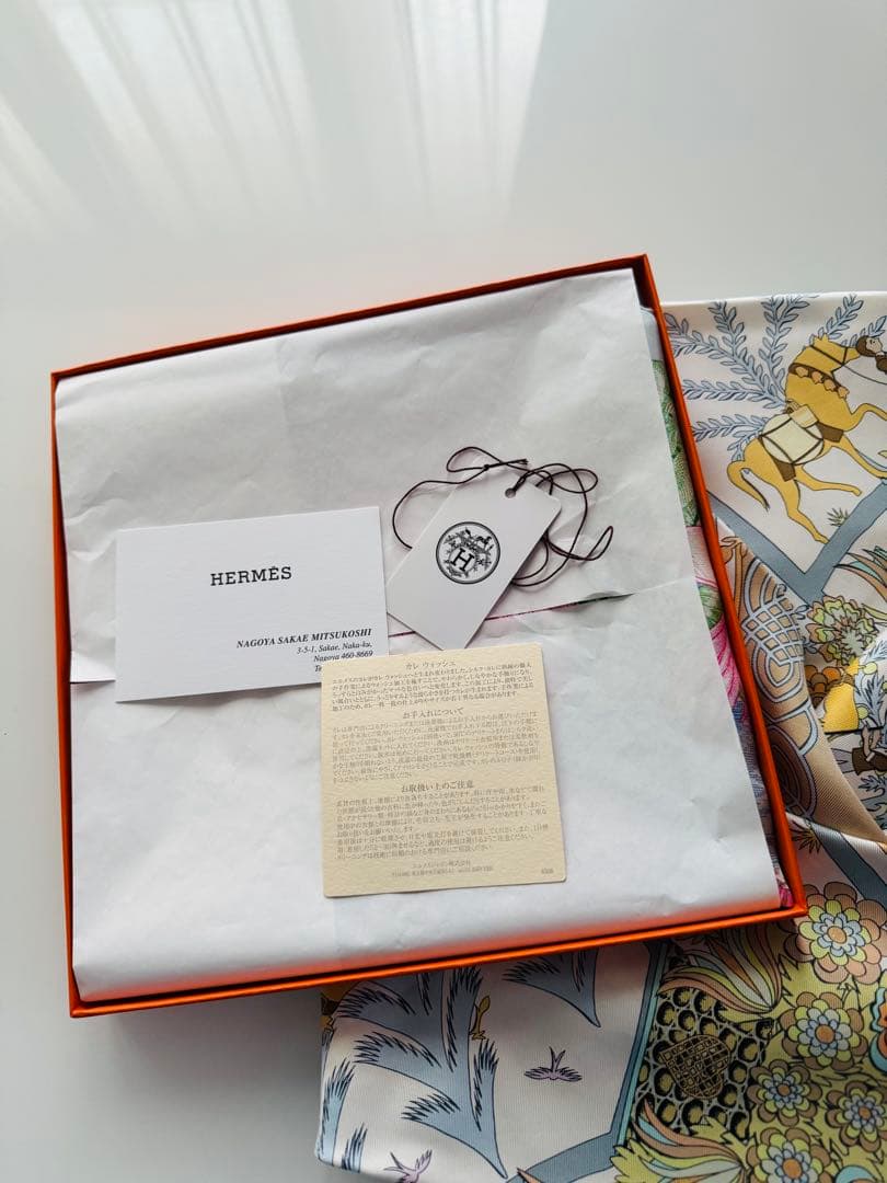 Hermès ライトトーブ　馬と花柄　カレ　90