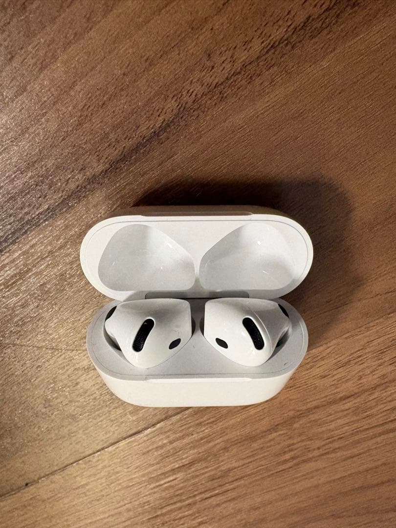 AirPods4本体 ケース付き