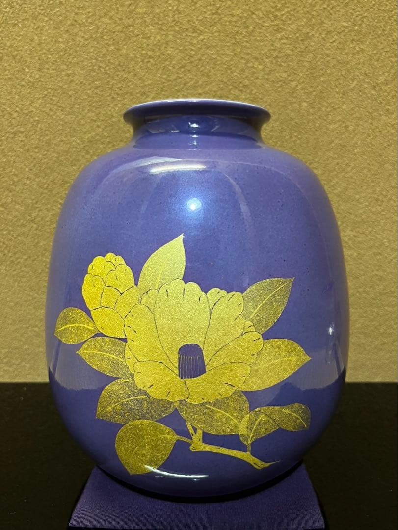 人間国宝　吉田美統　釉裏金彩　椿文　花瓶　九谷焼