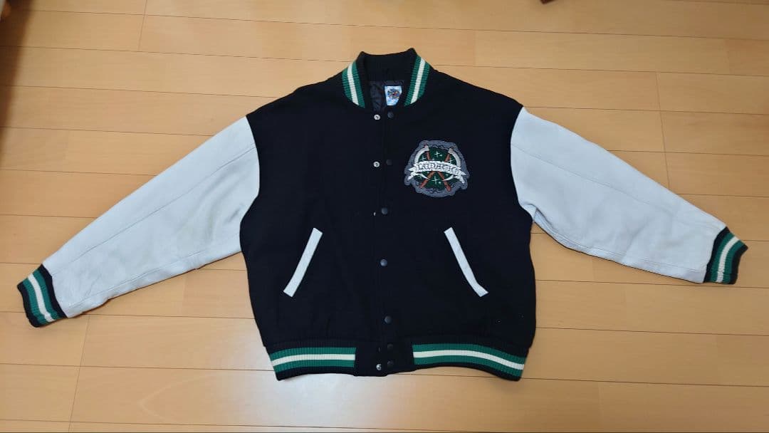 リボルバーREVOLVER スタジャン Lサイズ