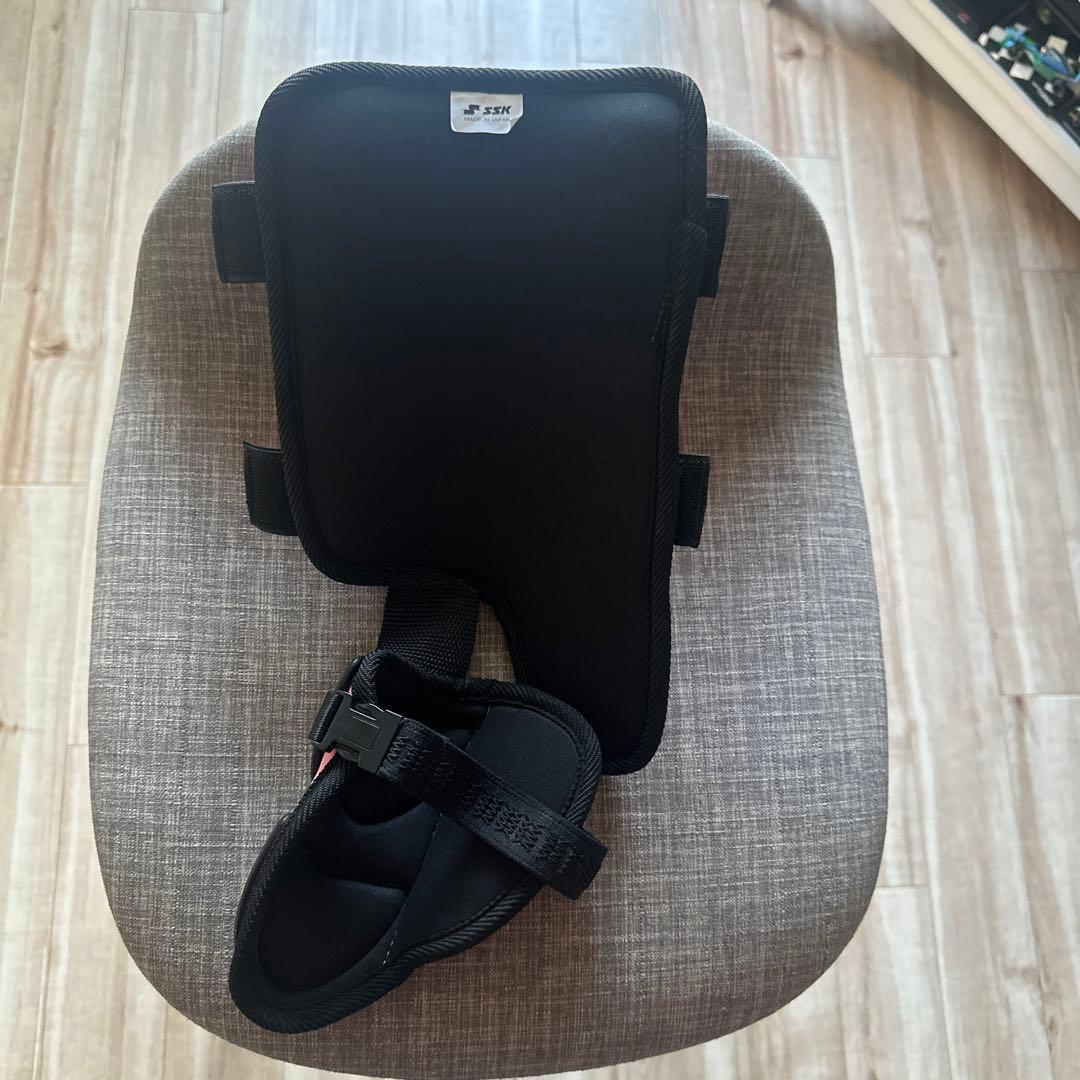 千葉ロッテ　松川虎生　フットガード