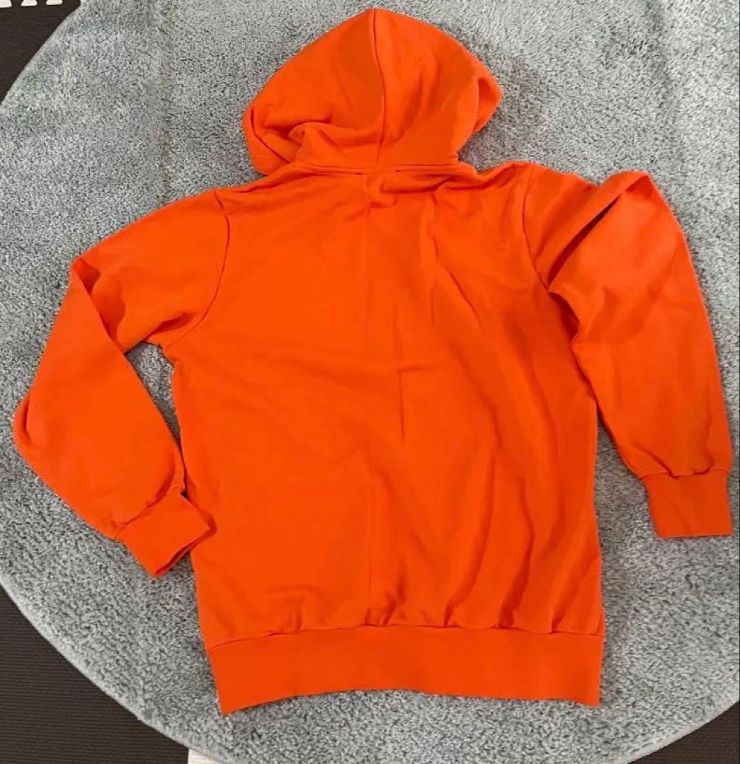 関戸直樹　DIESEL オレンジ パーカー