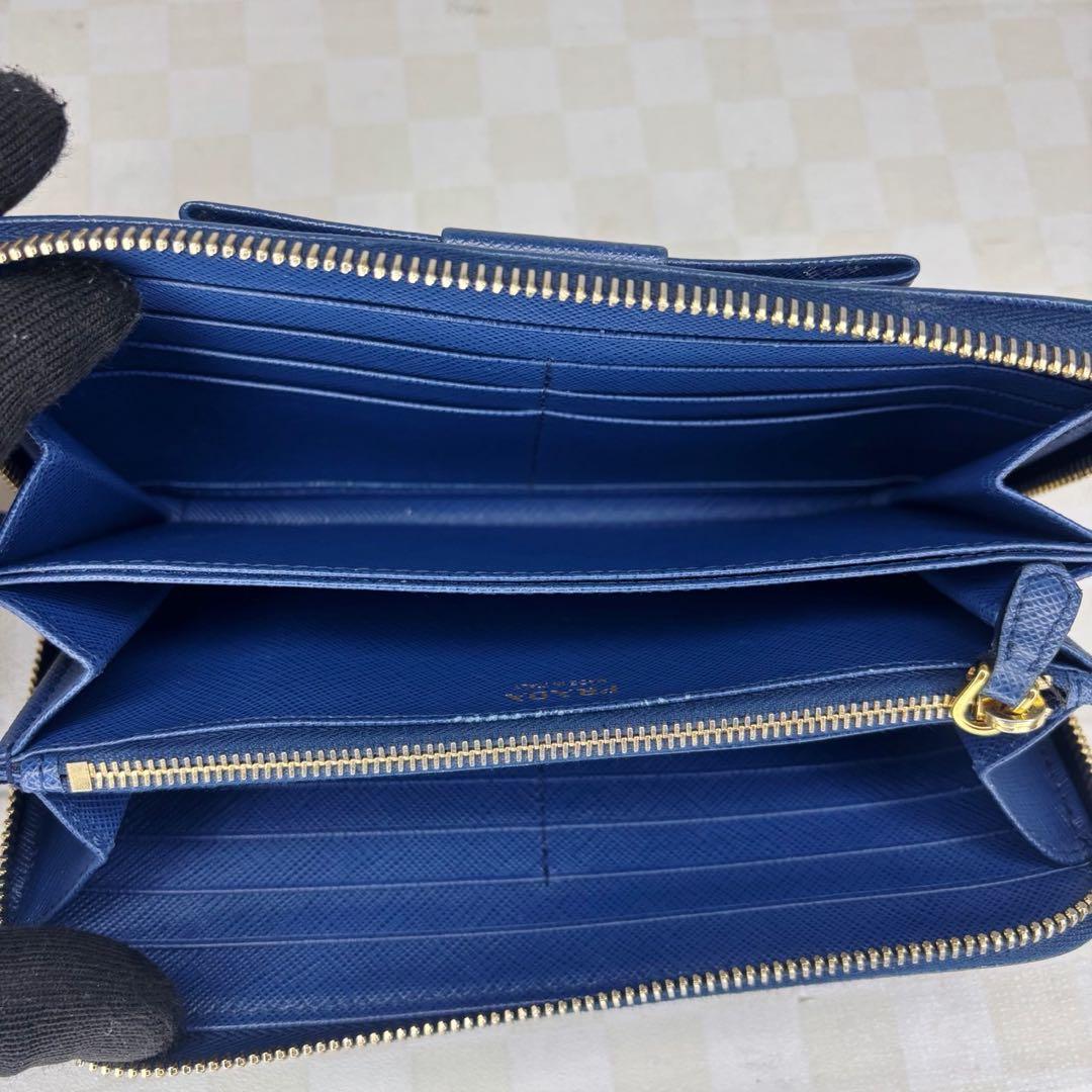 極美品　PRADA プラダ　長財布　ラウンドファスナー　M83