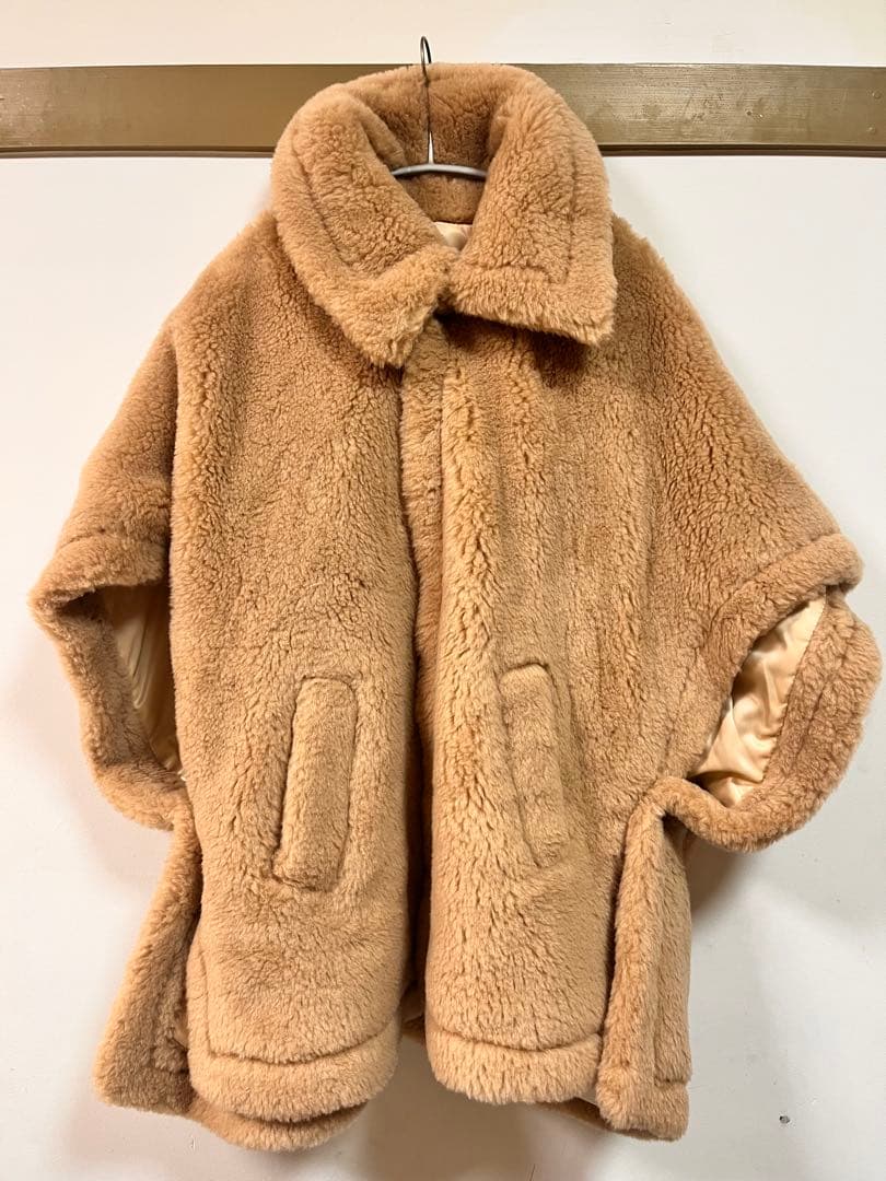 【新品未使用・タグ付き】テディ　ポンチョ　ケープ　maxmara好きな方にも
