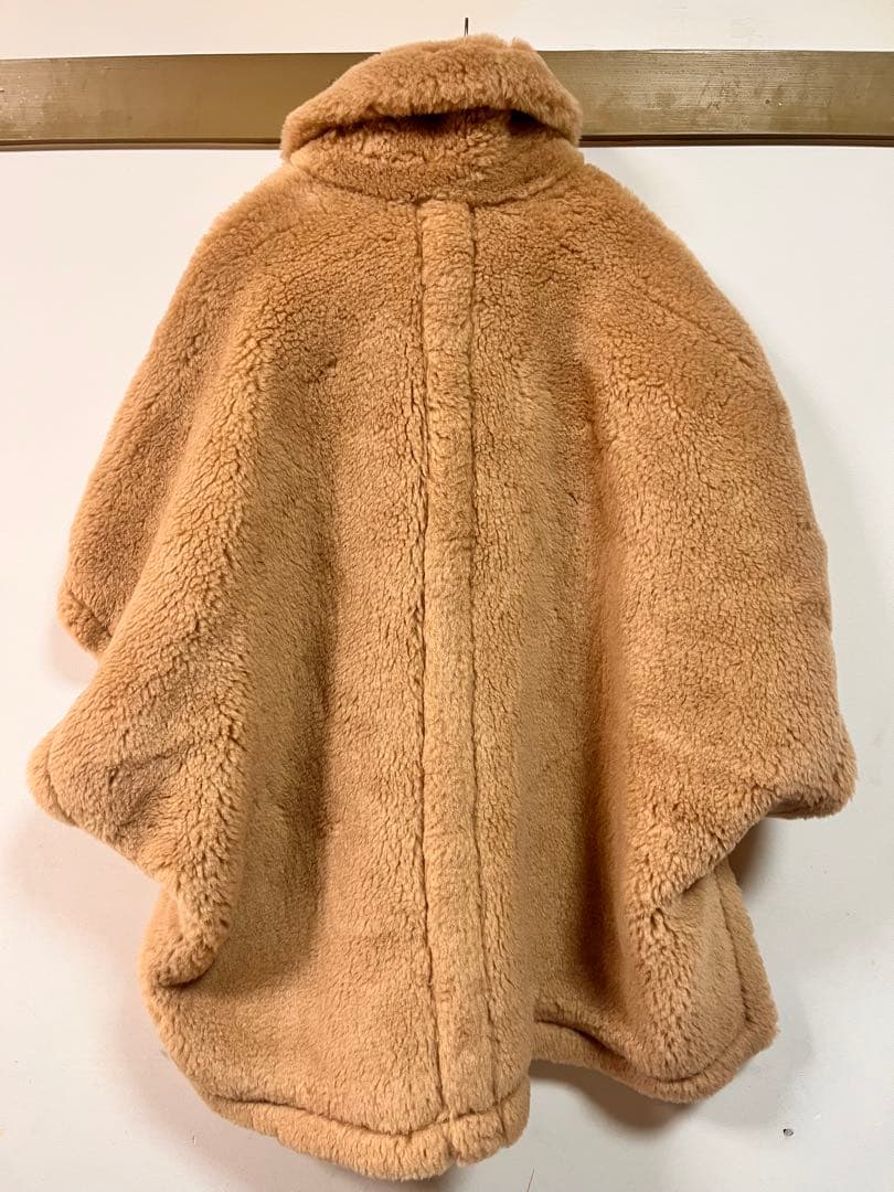 【新品未使用・タグ付き】テディ　ポンチョ　ケープ　maxmara好きな方にも