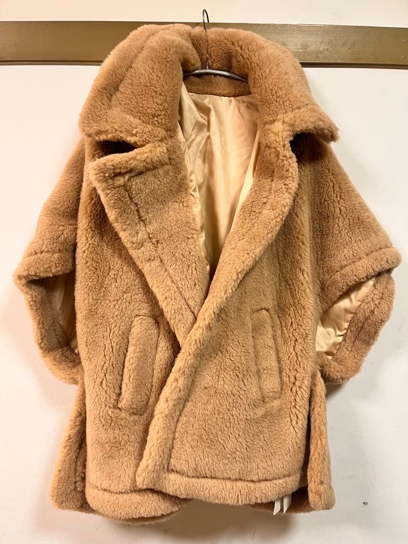 【新品未使用・タグ付き】テディ　ポンチョ　ケープ　maxmara好きな方にも