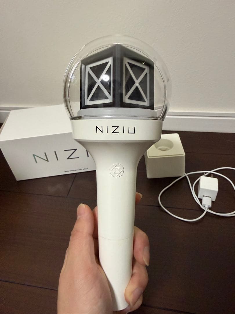 NiziU ペンライト　本体、電池ケース、箱付き