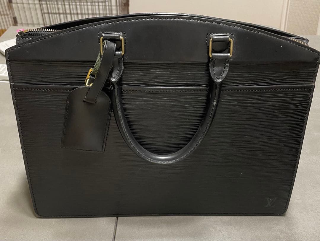 Louis Vuitton エピレザー ビジネスバッグ ブラック