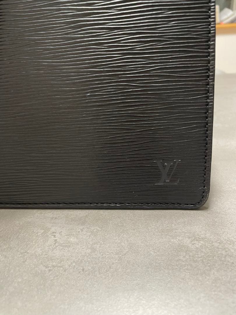 Louis Vuitton エピレザー ビジネスバッグ ブラック