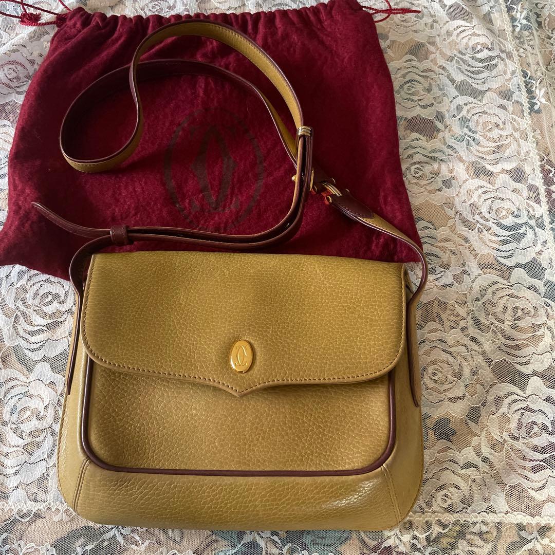 カルティエ　ショルダーバッグ　サコッシュ　レザー　マストライン