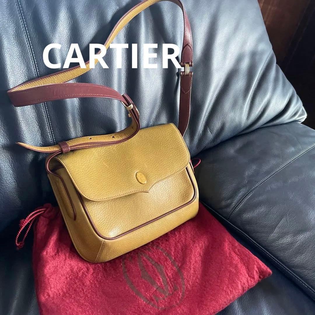 カルティエ　ショルダーバッグ　サコッシュ　レザー　マストライン