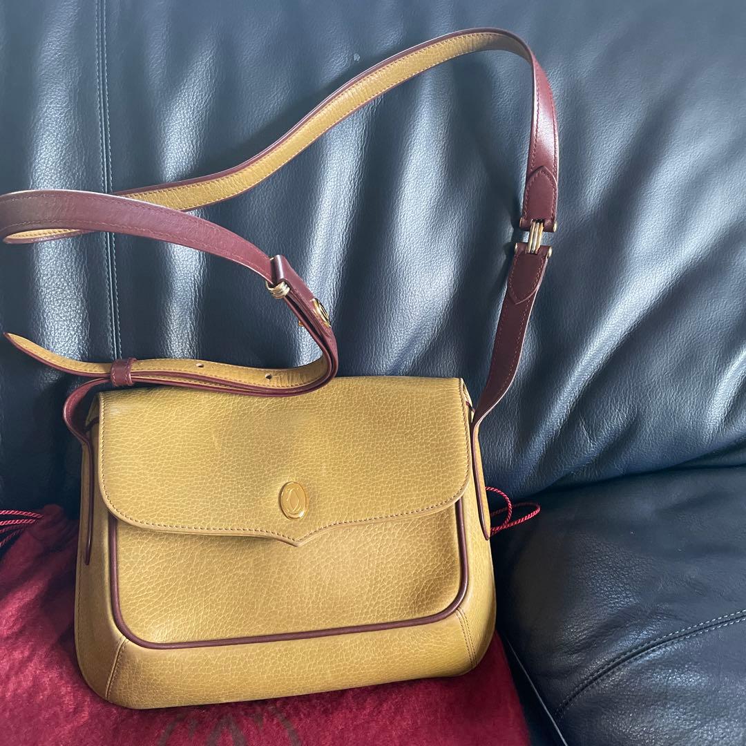 カルティエ　ショルダーバッグ　サコッシュ　レザー　マストライン