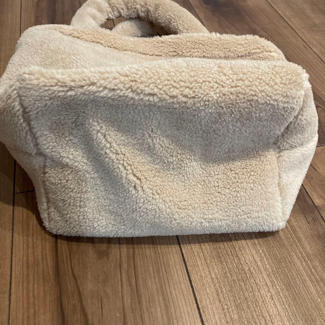 PRADAもこもこふあふあトートバッグ　ノベルティ　ベージュ（1点のみ）