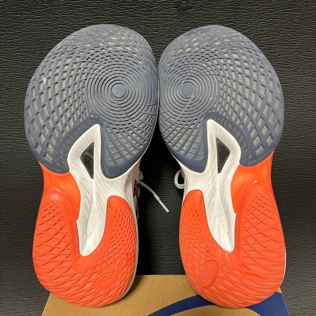 ASICS メタライズ 2バレーボールシューズ ホワイト/オレンジ　26.5cm