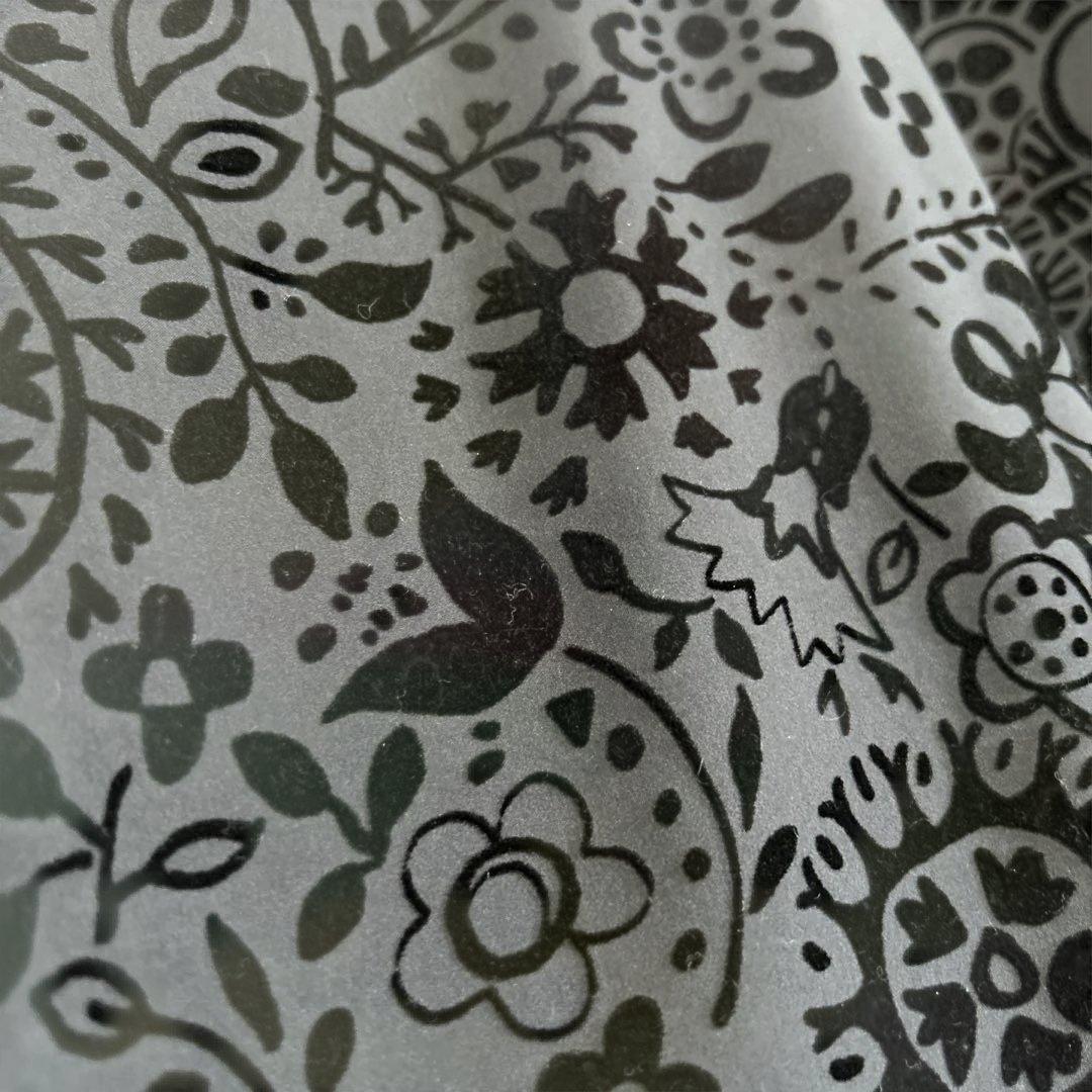 ゆ*り様 トクコ　花柄プリント フード付きジャケット 黒　TOKUKO